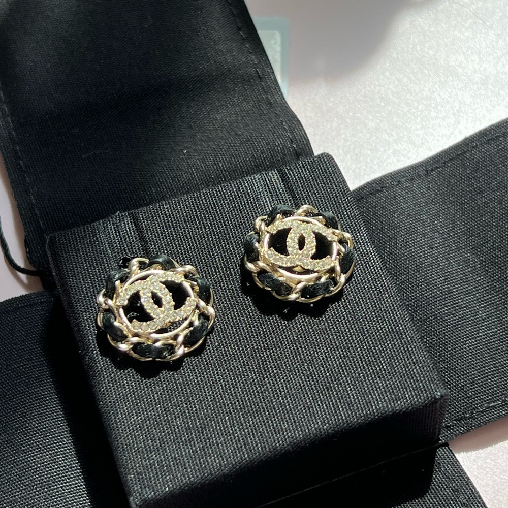 🔥SOLD🔥Authentic Chanel 22s earrings NWB metal lamb skin strass